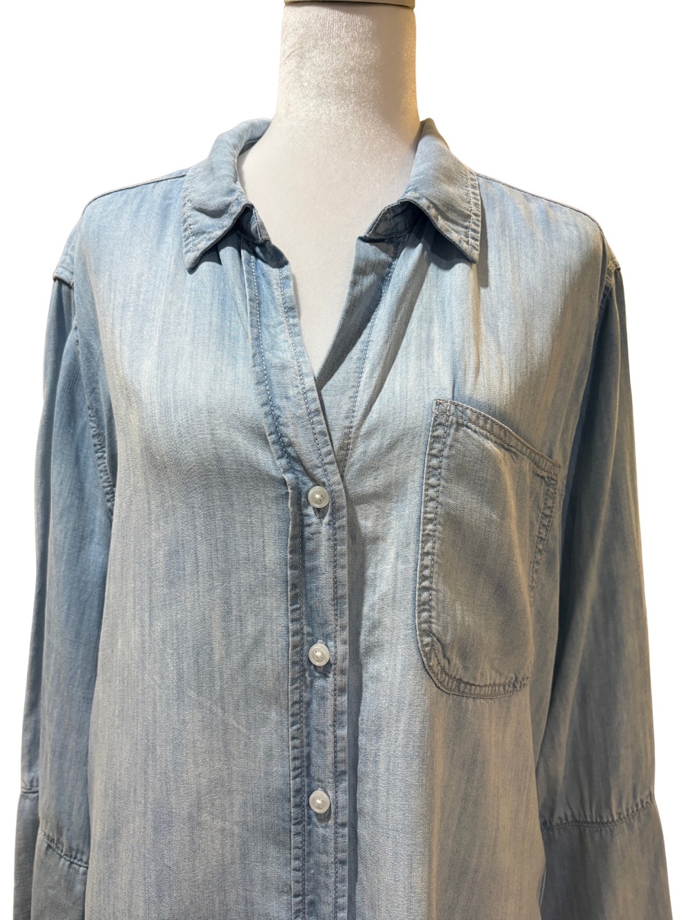 Chico's Light Blue 100 % Lyocell Button Front Top with Pocket Detail SZ 2 - Picture 9 of 9
